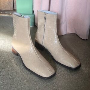 Intentionally Blank Tour Ojai Cream Croc Embossed Leather Ankle Boot 9